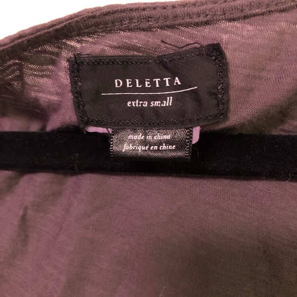 Ruched flowing top with crochet flower accents - Picture 4 of 4